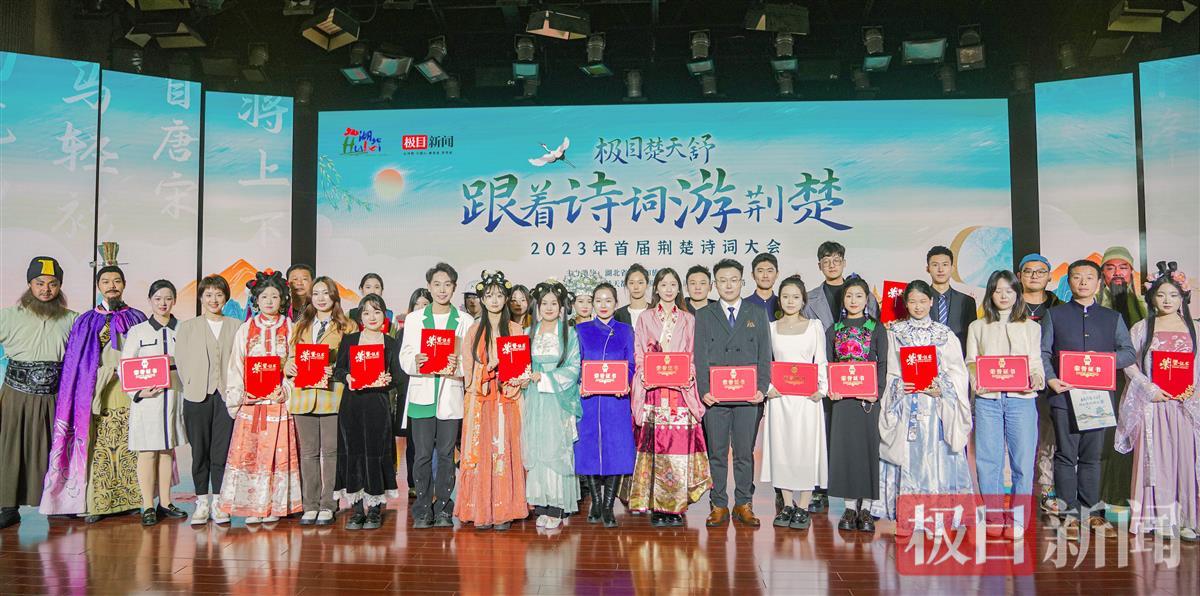 合影 李辉 摄影.jpg