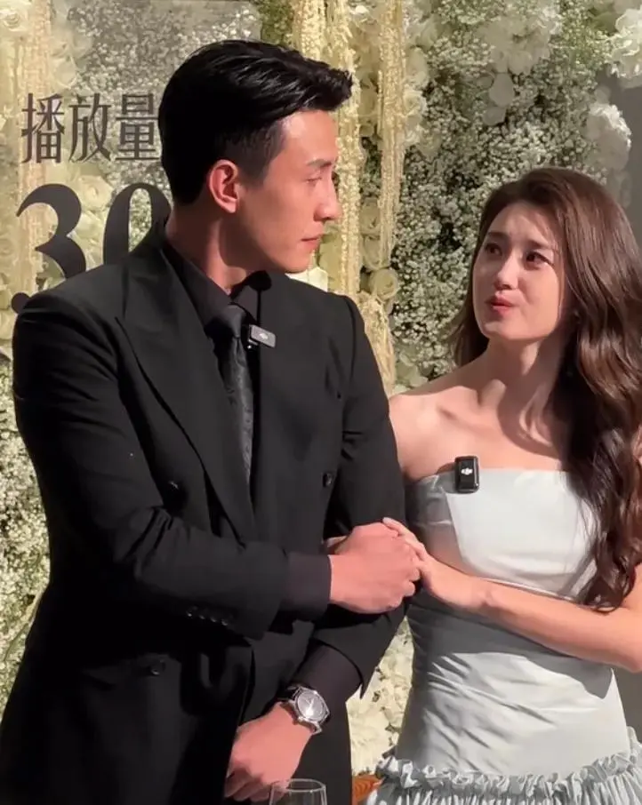 《盛夏芬德拉》播放量破30亿！男女主甜蜜合体切蛋糕，庆功宴双双落泪