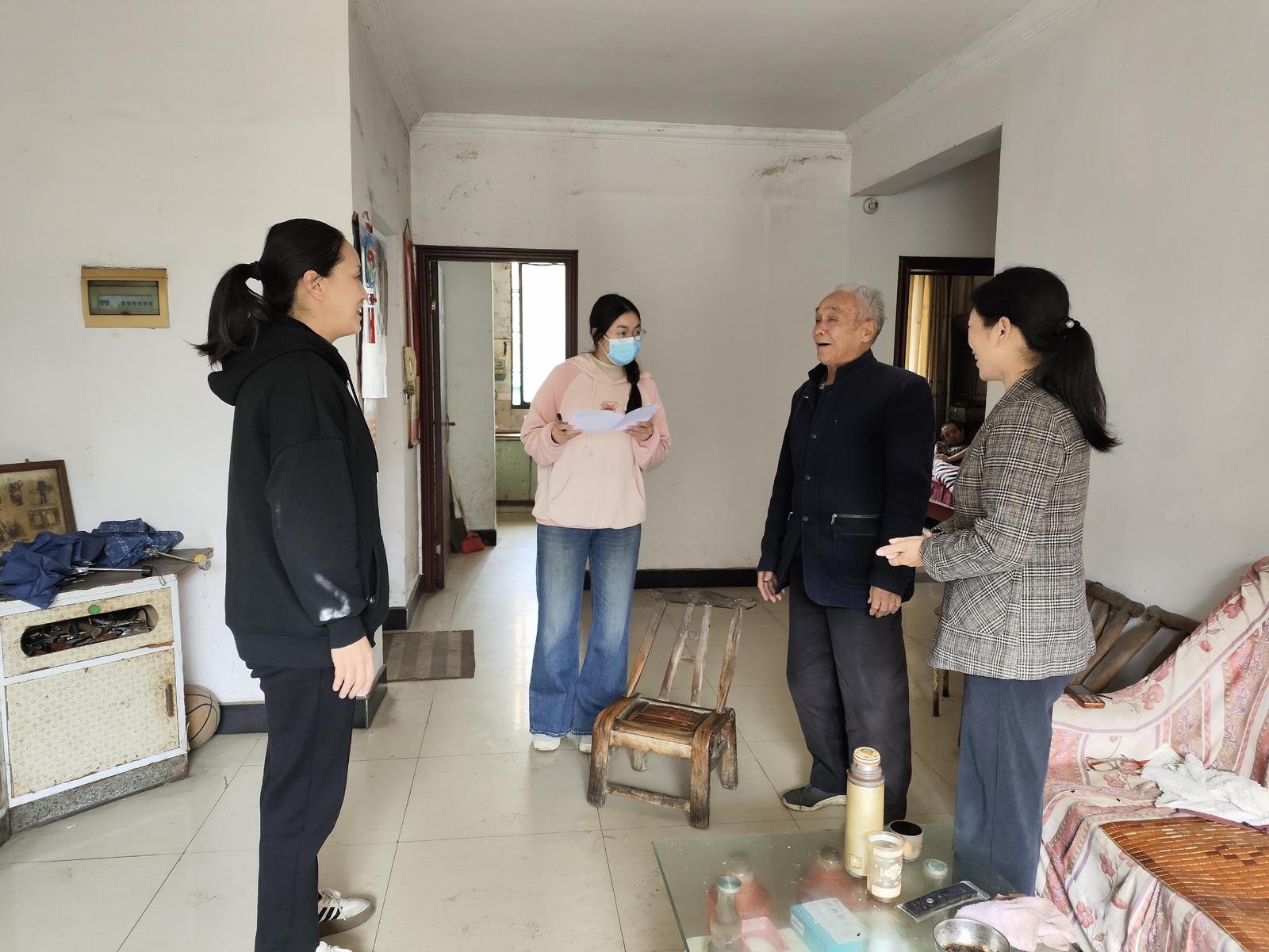一条短信里的民生温度 | 极目新闻