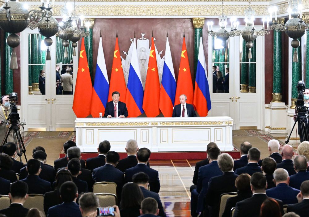 当地时间3月21日下午，国家主席习近平在莫斯科克里姆林宫同俄罗斯总统普京举行会谈。这是会谈后，两国元首共同会见记者。新华社记者 申宏 摄