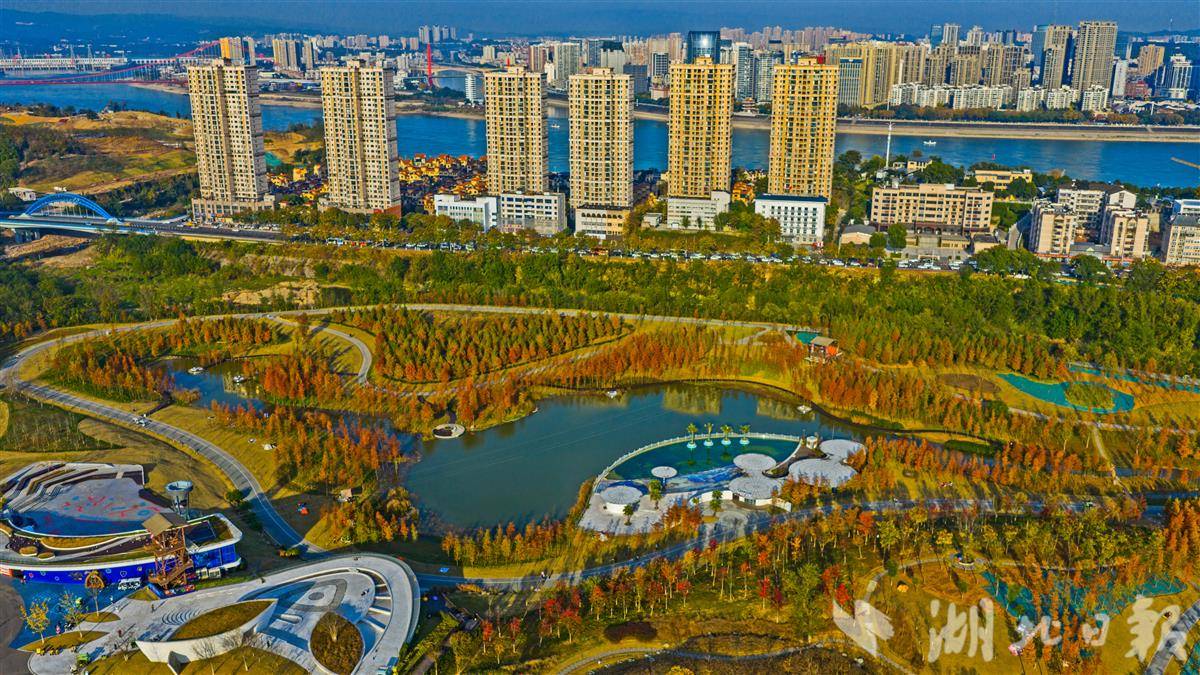 Splendid scenery of Yichang in early winter