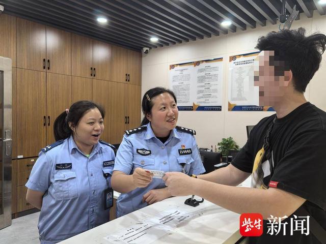 两小伙考前遗失身份证，综窗民警及时帮忙办理