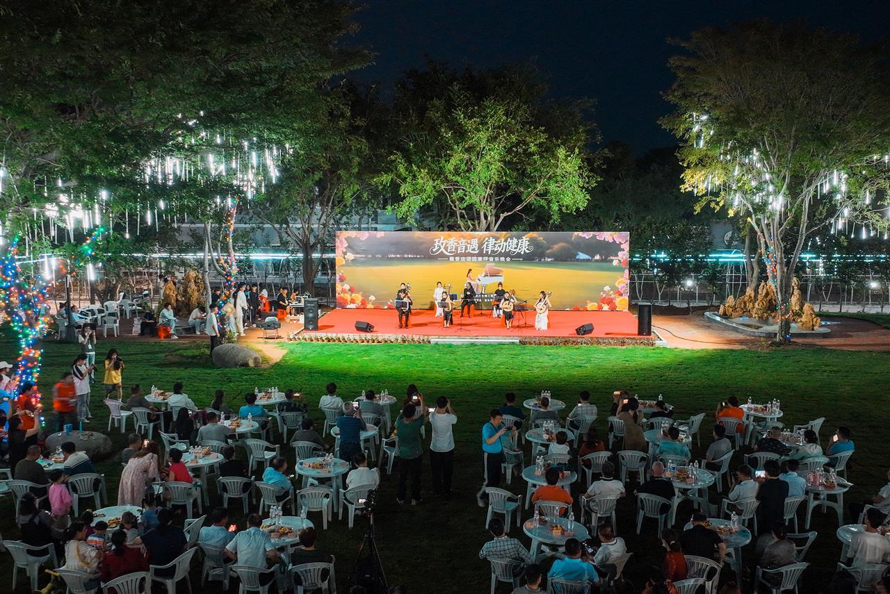 3.“康养初夏・乐响永春”草坪音乐会现场.JPG