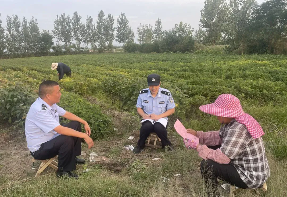 连云港东海：“马扎警务”解锁社区“平安密码”