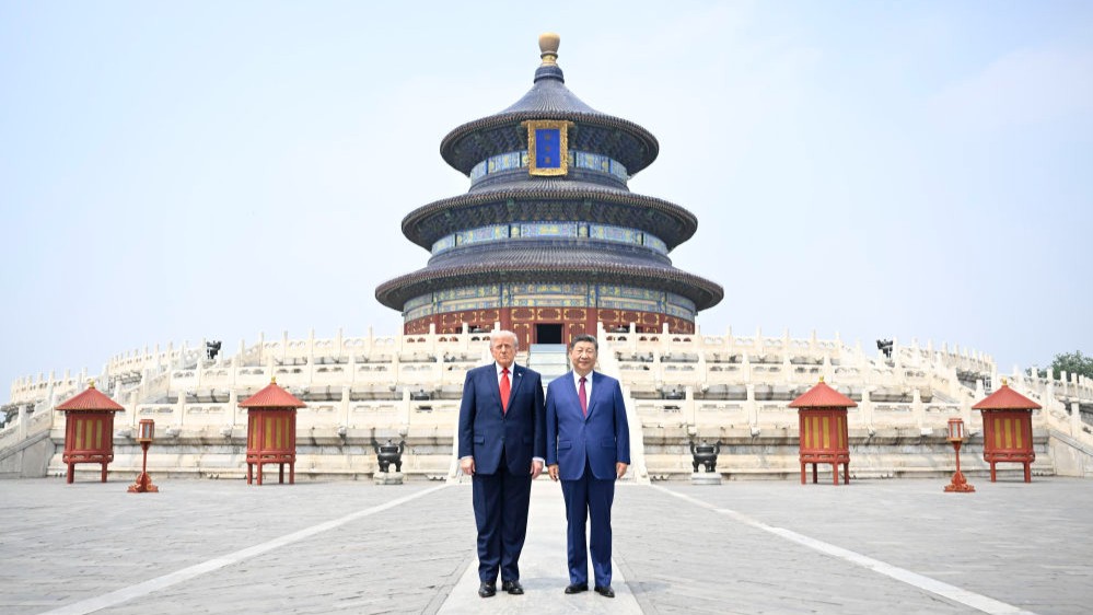习近平同美国总统特朗普参观天坛