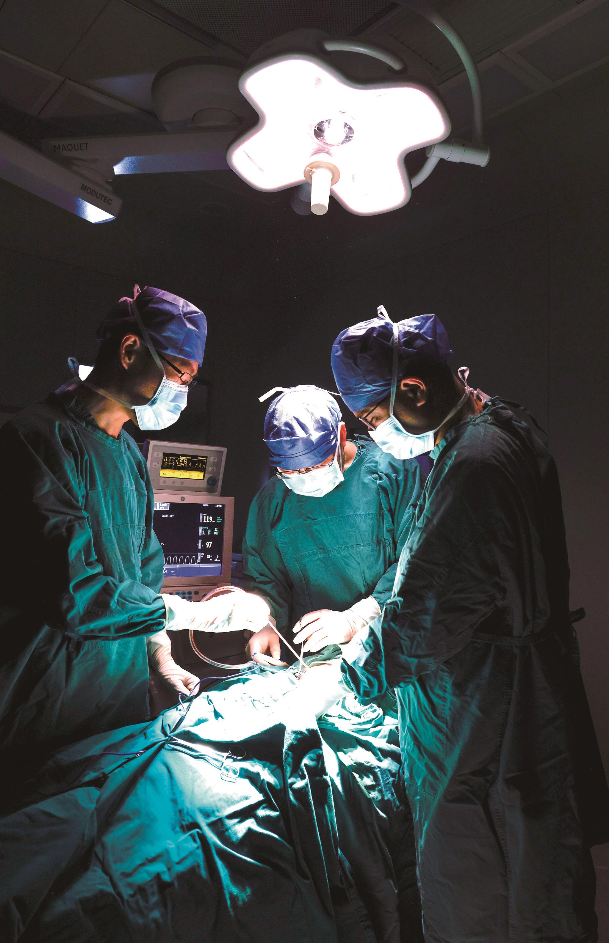 创伤与颞下颌关节外科专家手术