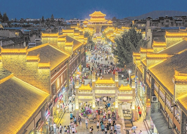 夜晚的襄阳北街（通讯员供图）