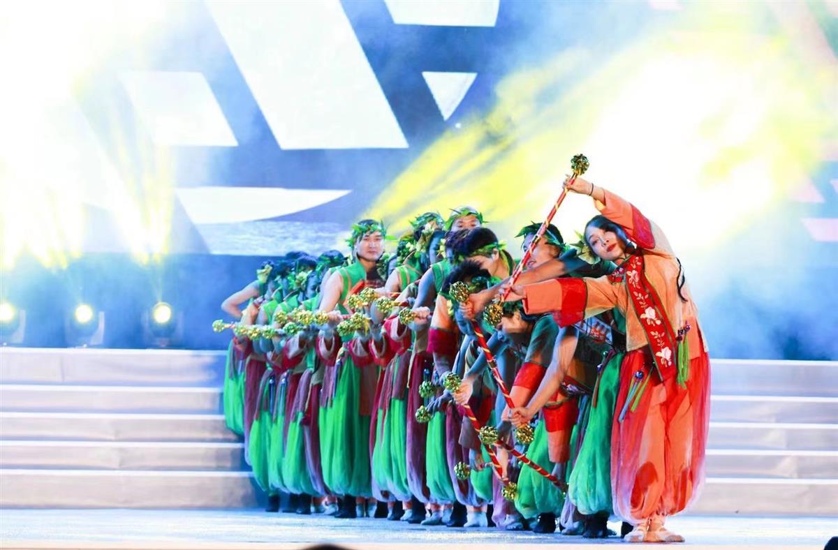 花鞭盆鼓 (2).jpg