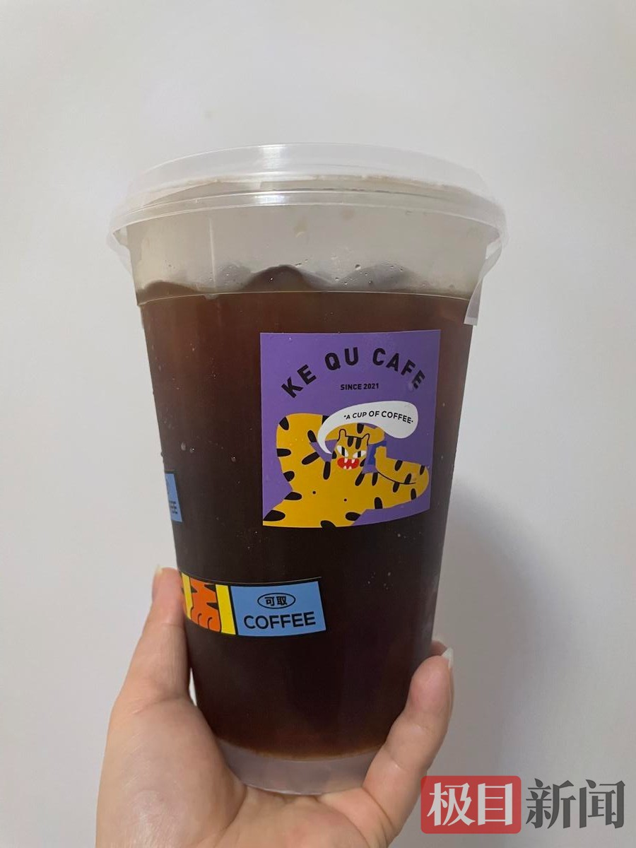 江城部分咖啡店开始售卖一升冰美式，颇受消费者欢迎