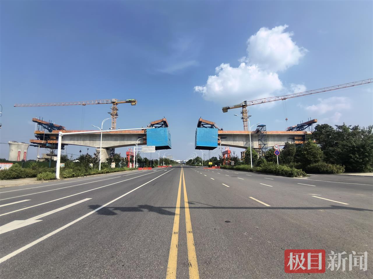 上跨临空北路连续梁施工.jpg