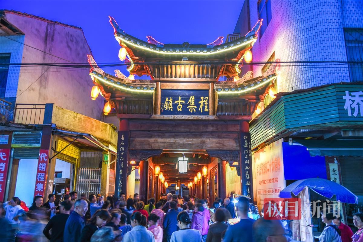 3月29日，湖北省监利市启动2024年春季文化旅游季活动，程集古镇游人如织（极目新闻记者 黄志刚 摄）.jpg