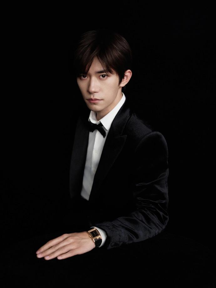 24岁易烊千玺凭借电影《小小的我》成为金鸡奖最年轻影帝，打破刘烨保持21年的纪录