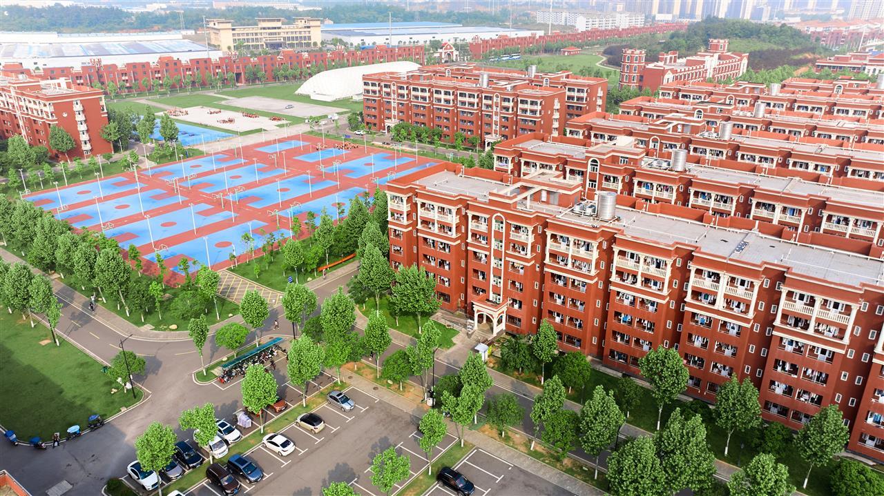 图9 嘉鱼教学改革基地学生公寓、篮球场.jpg