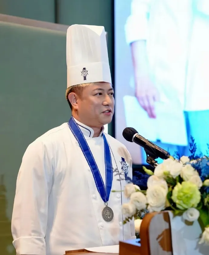 曾饰演《美人心计》代王刘恒，陈键锋法国厨师学成归来，回应退圈后发胖：“生了场大病”