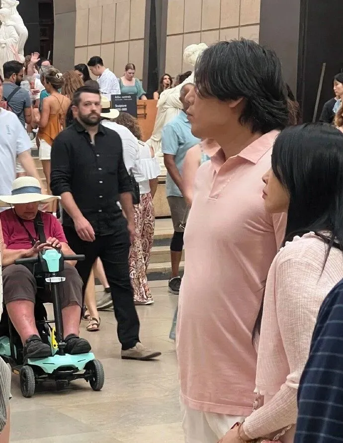 演员秦昊在综艺中质疑短剧剧情，发誓“不演短剧”