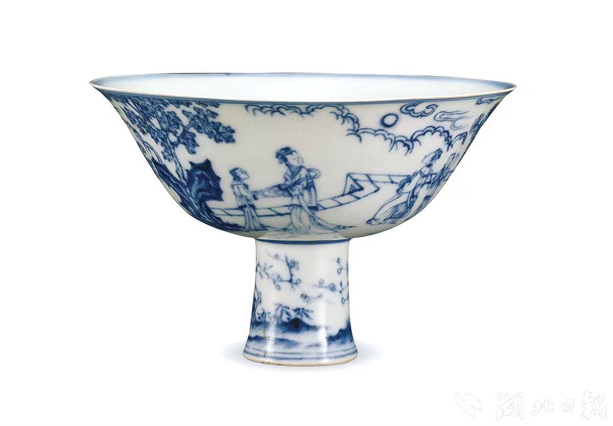  明代青花瑶台赏月图瓷锺（湖北省博物馆供图）