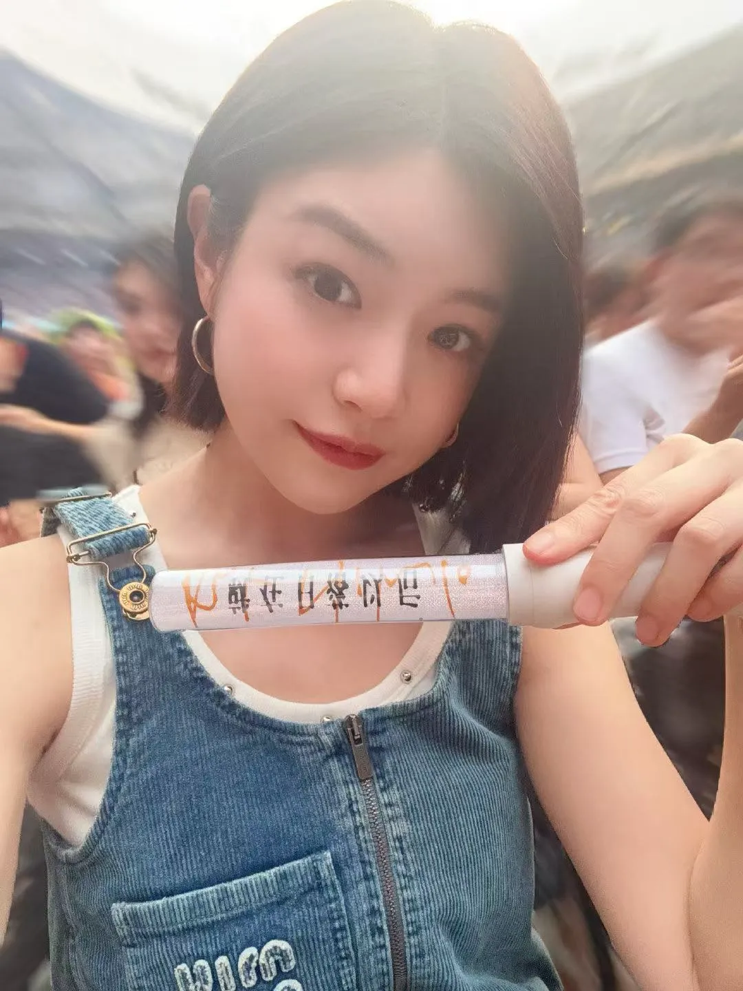 陈妍希看孙燕姿演唱会哭了半场：最喜欢的华语女歌手，承载了那么多年的青春