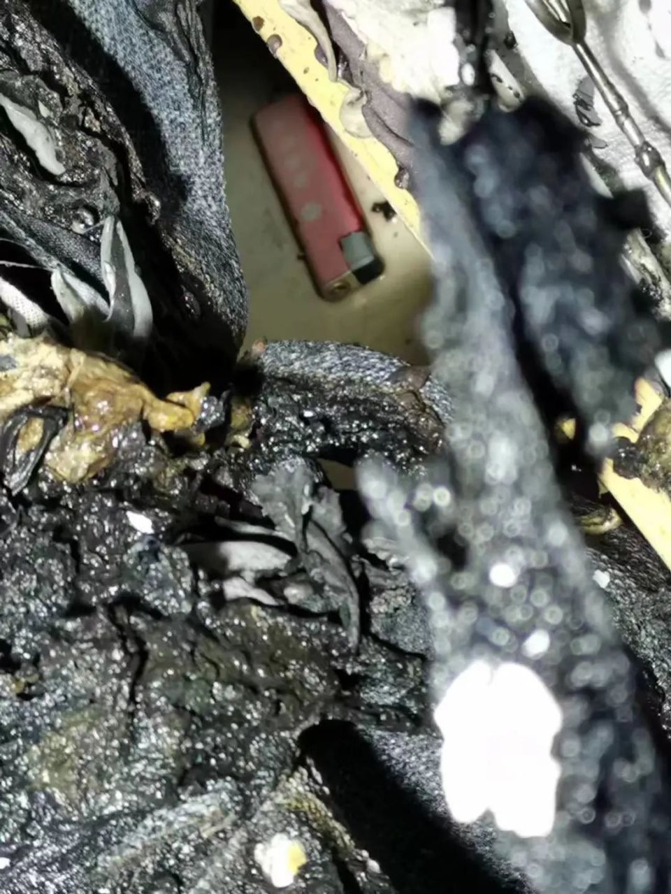 花季少女＂直播＂縱火！房屋燒得面目全非…原因太離譜不該存在的秘密是什么？