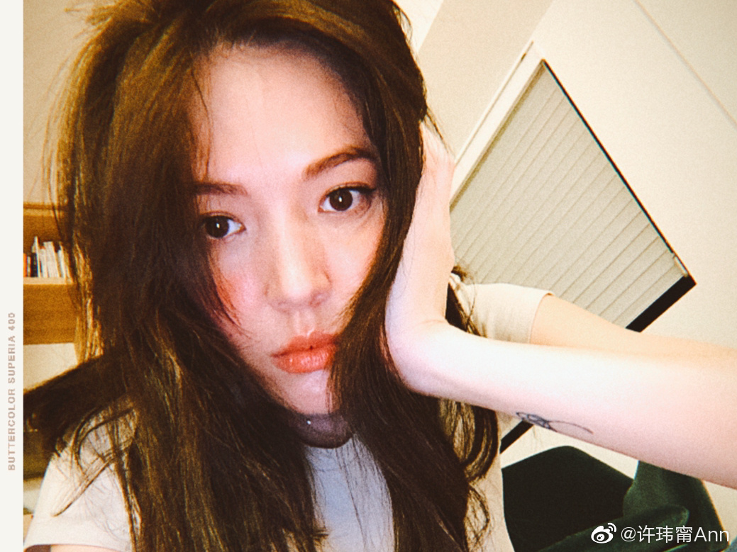 40岁许玮甯被曝怀孕，与邱泽结婚近4年