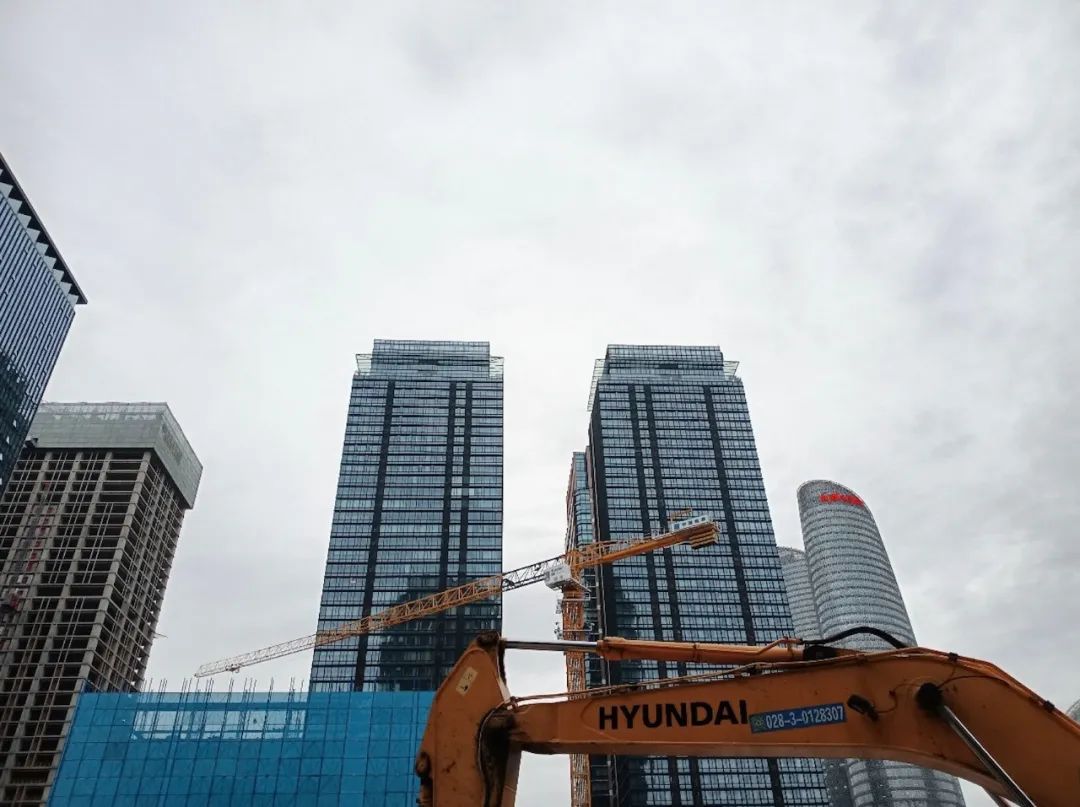 成都楼市观察丨放开“限购”没带来太大惊喜，“外购房团”扫楼只是传说 | 极目新闻