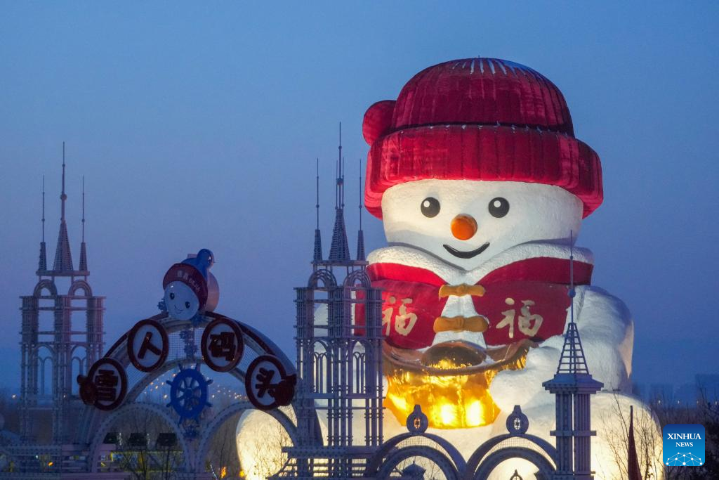Distinctive snowman-themed landscapes attract locals and tourists in Heilongjiang