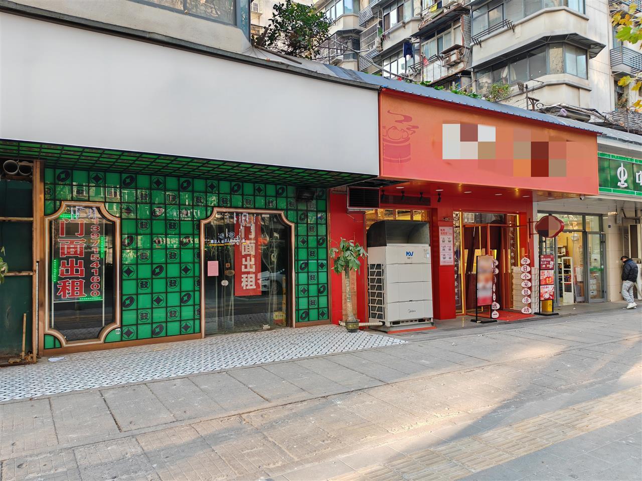 空调外机调整之后，姜女士店铺门前清爽敞亮了.jpg