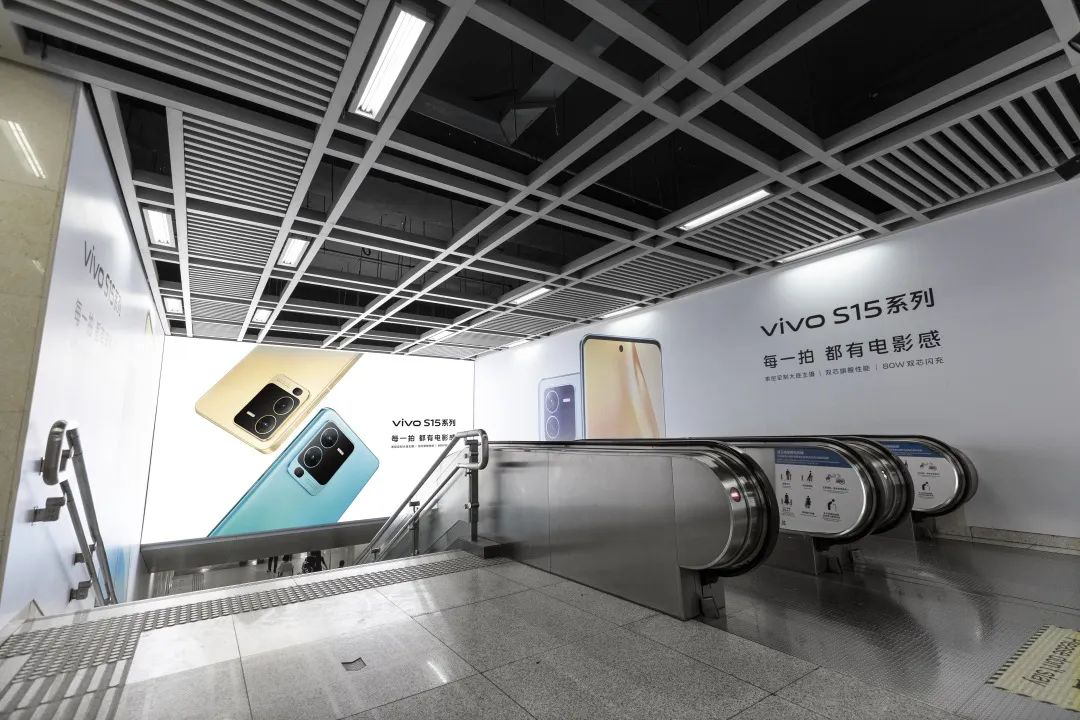 江汉路站超级梯眉长廊