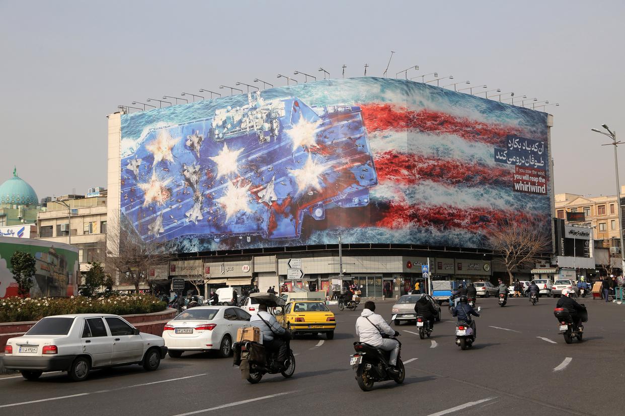 美国持续增兵伊朗连发“警告” | 极目新闻