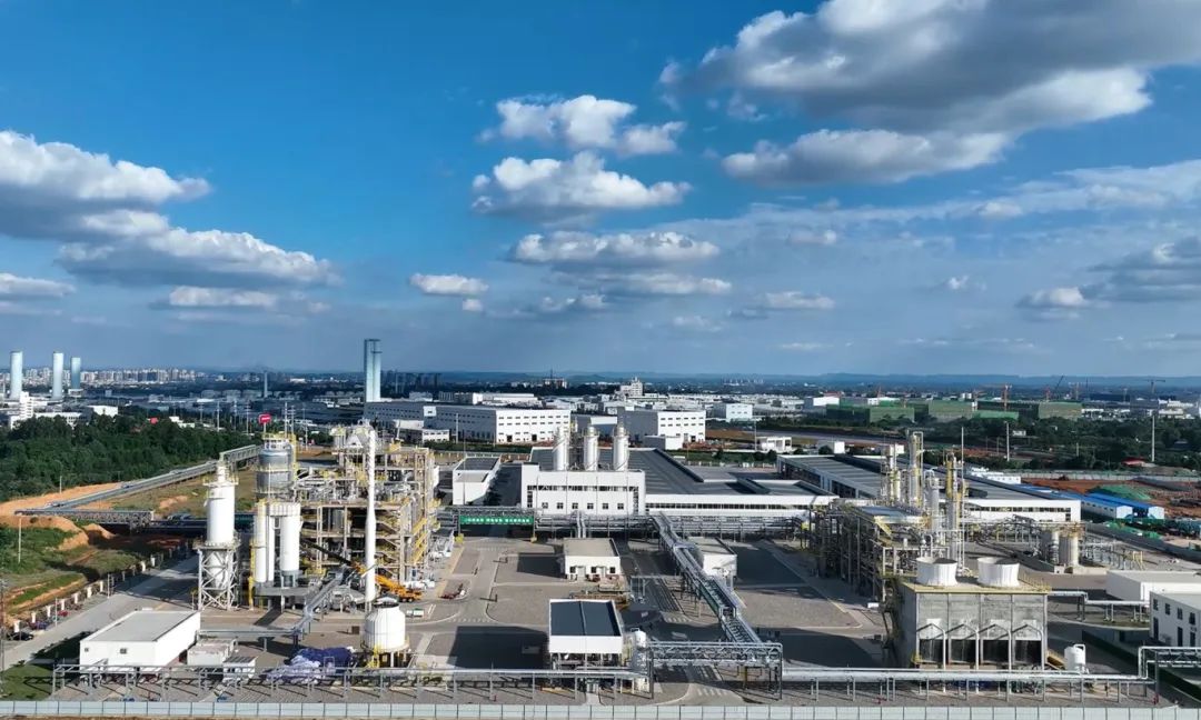 2024年8月12日，川金象年产30万吨氰胺及碳氮新材料一体化项目正在加紧建设。眉山日报全媒体记者 廖波 摄.jpg