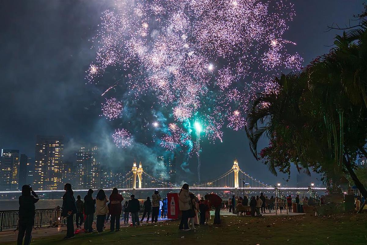 多地“禁改限”明确春节可燃放烟花爆竹：有的除夕、初一和元宵全天不限时，有的可放25天-第3张-百科-青岛传媒有限公司