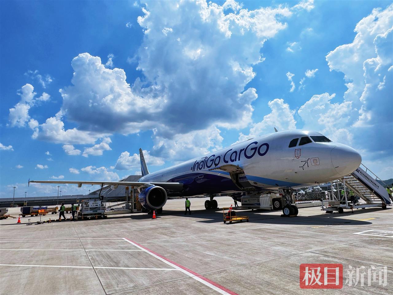 印度靛蓝航空入驻花湖国际机场 (2).jpg