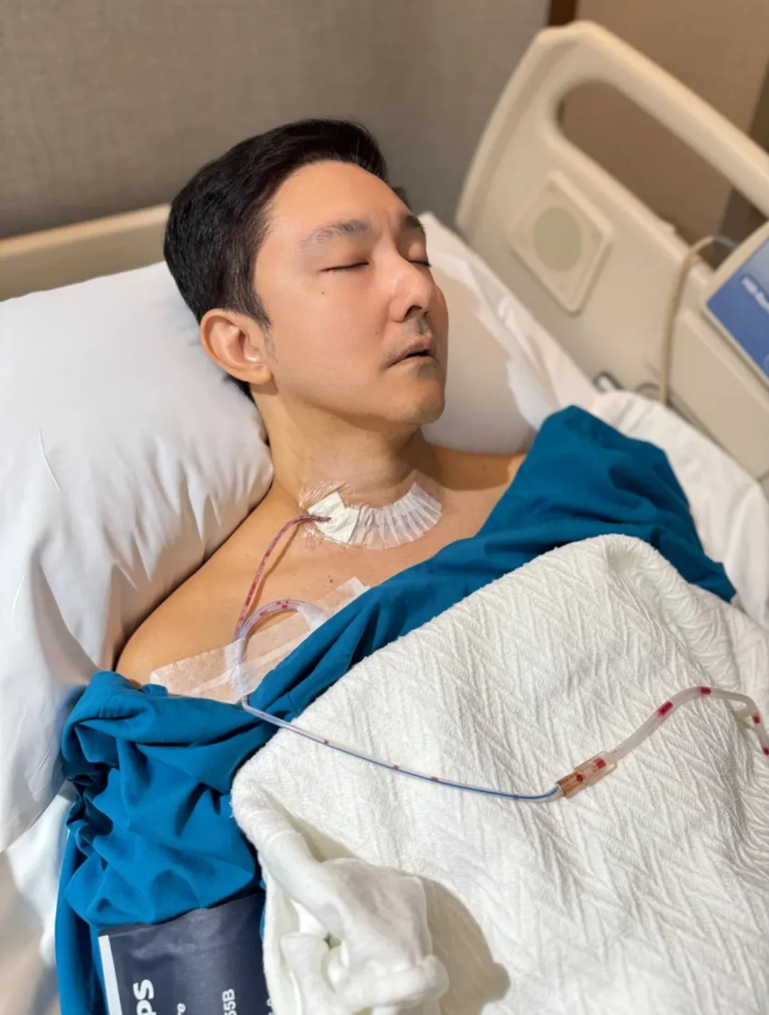 演员立威廉确诊甲状腺癌，自曝看到报告感觉“天要塌了”，两次手术取出3厘米、1.1厘米肿瘤；曾主演《天国的嫁衣》《绿光森林》等剧