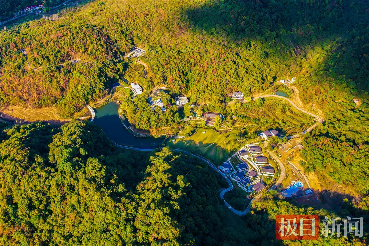 10月18日，随州市随县柳林镇双利村的“山月随人·明玉珍”韩屋度假区全景。（极目新闻记者 黄志刚 摄）.jpg
