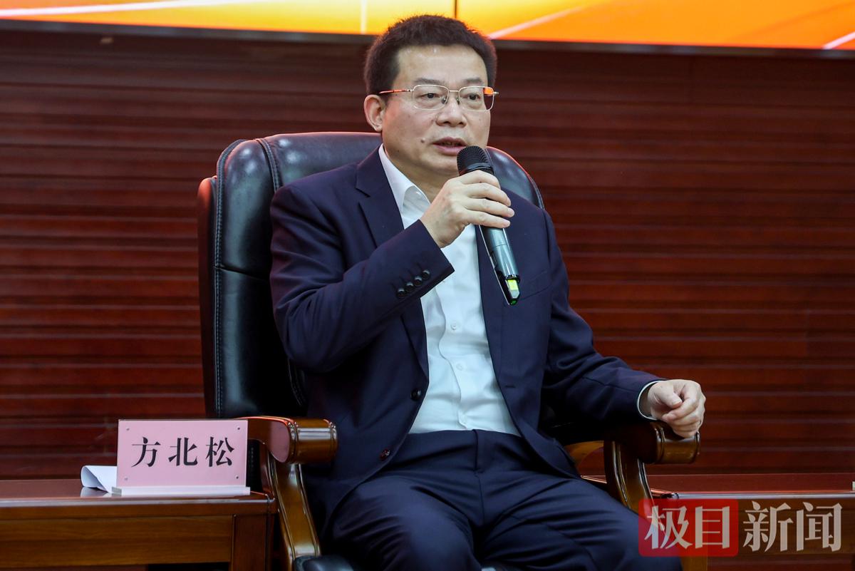 荆州文物保护中心主任、研究馆员方北松代表讲述履职故事。（极目新闻通讯员 张梦瑶 摄）.jpg