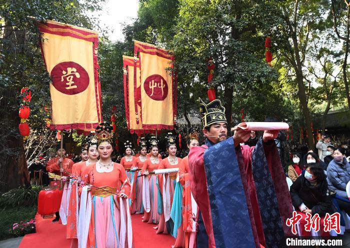 祭祀活动现场。　安源 摄