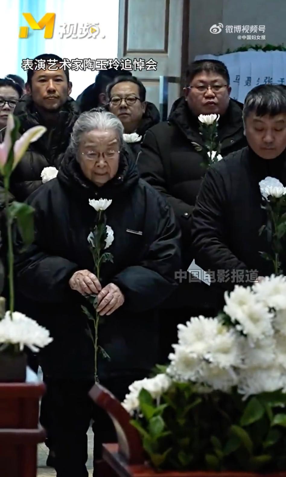 陶玉玲告别仪式 “容嬷嬷”李明启痛哭