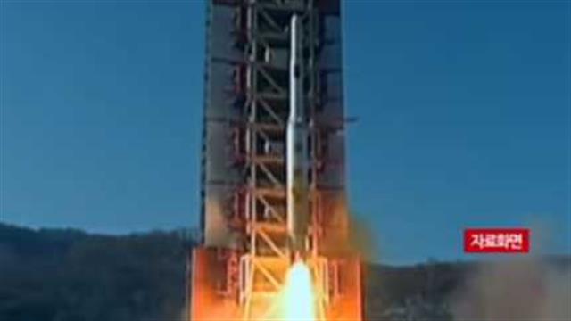 朝鲜一枚军事侦察卫星发射失败，称引进的新型发动机系统不靠谱，将调查研究试验，尽快实施二次发射