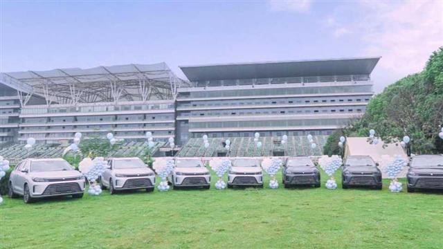 武汉首批AITO问界新M7交付，开启华为高阶智能驾驶2.0阶段