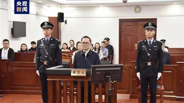 被控在市委书记、副省长等职位上受贿1043万元，崔茂虎受审