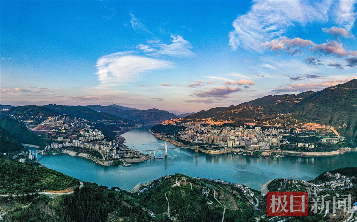 巴东县城 谭德魁摄.jpg