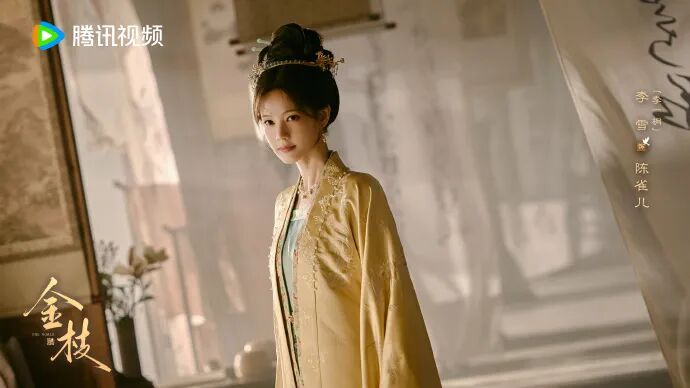 《逐玉》导演曾庆杰新剧《金枝》发布角色剧照和主创阵容，李一桐、邓凯、叶祖新用回真名，该剧成首部执行“演员署名新政”影视剧