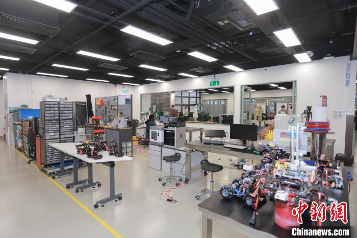 香港理大人工智能机器人实验室启用。　香港理工大学 摄