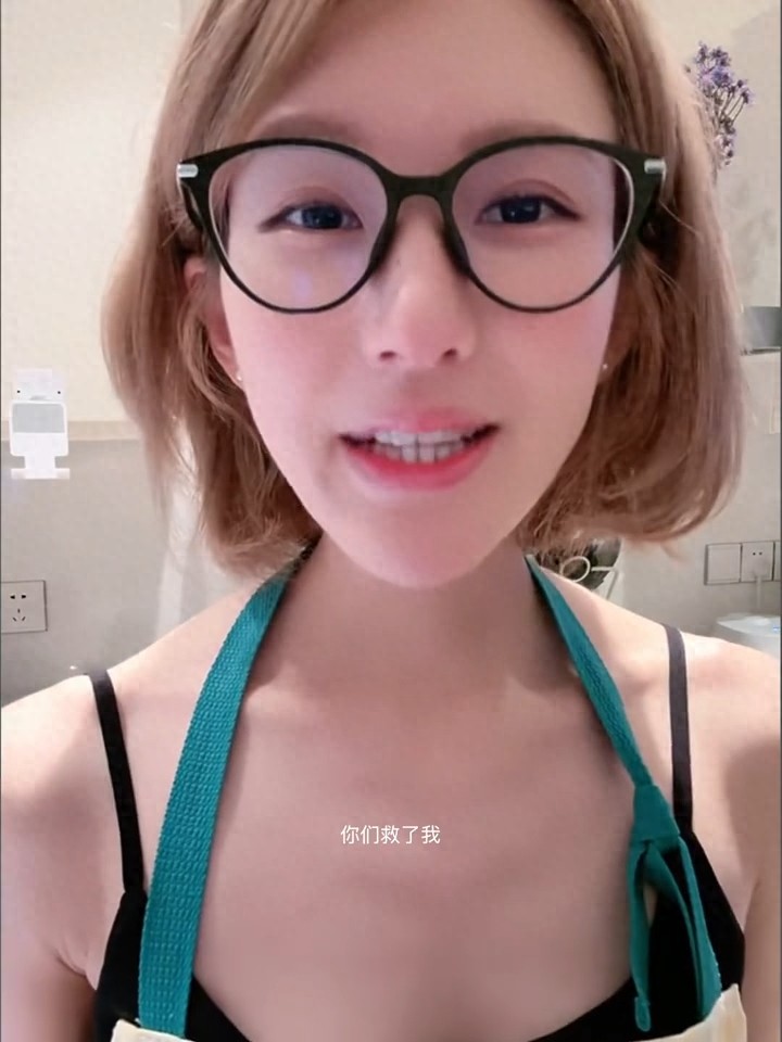 直播时煤气没关被网友提醒，赵露思感谢：你们救了我