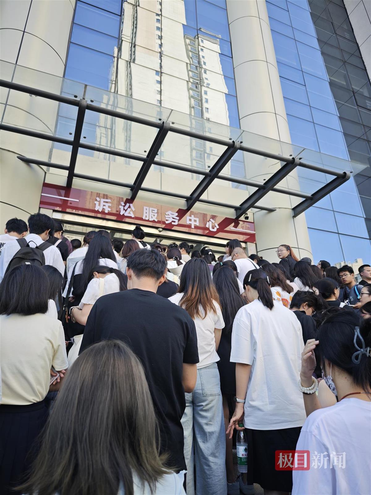 湘潭大学投毒案二审开庭，有高中生提前两小时等候参与旁听