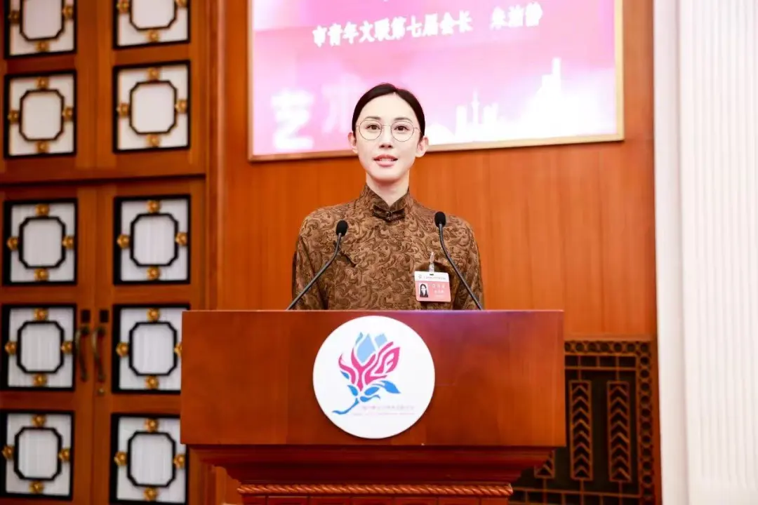上海女演员朱洁静，官宣新身份！不久前自曝经历25次放化疗后，偷偷做了这件事……