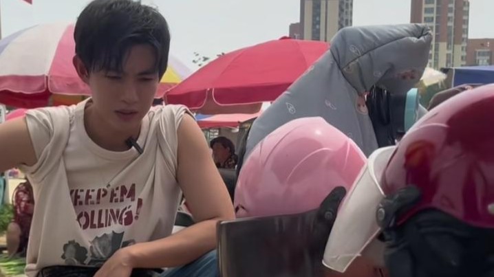 极目深度丨“霸总”摆摊卖菜，群演改卖凉皮，“家主”回家带孙子……AI冲击下，短剧演员掀起改行潮