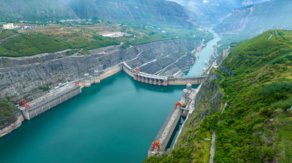 溪洛渡水电站电站大坝上游面全景。赵健摄