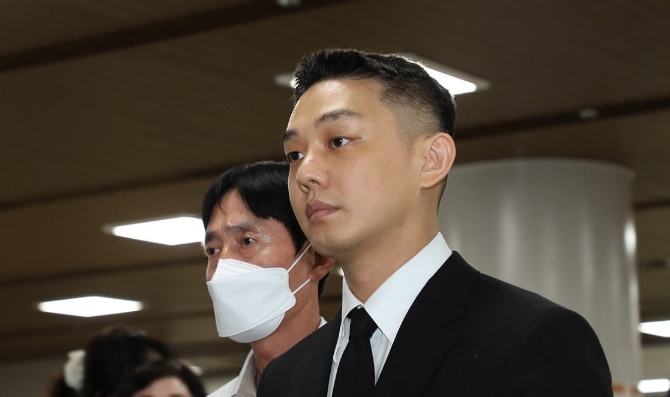 韩国演员刘亚仁因吸毒被指控，被判处一年有期徒刑两年缓刑