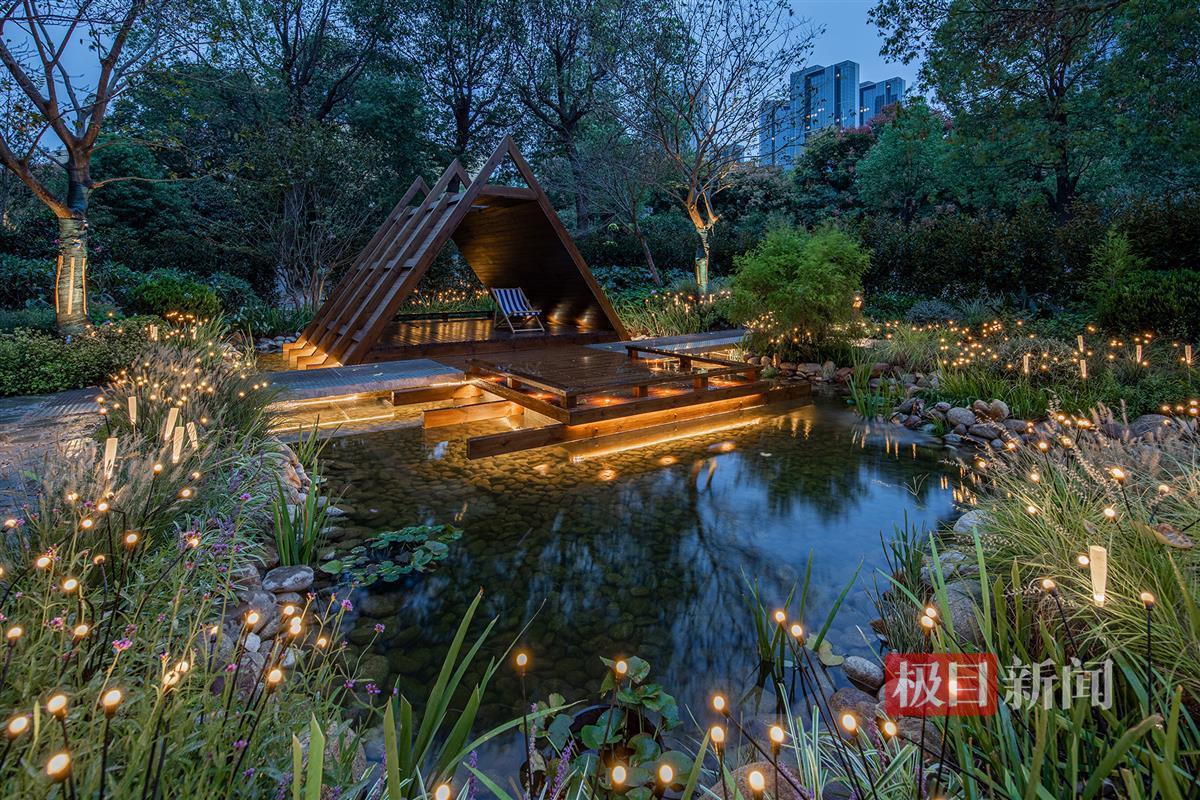 5、《浮动花园》夜间更浪漫（武汉市绿化服务中心供图）.jpg