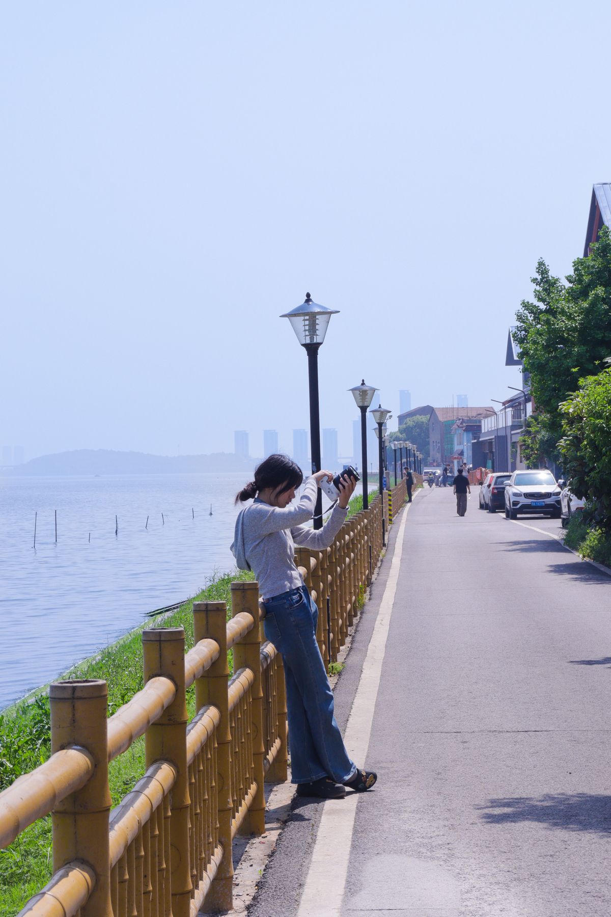 湖边道路 张佳凤.jpg
